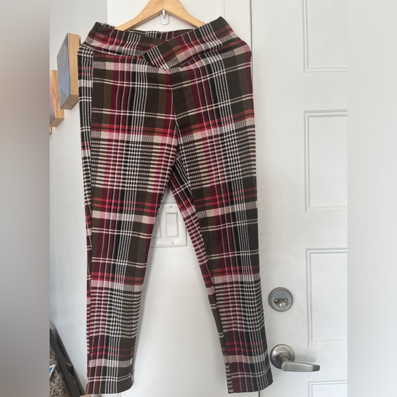 #52 🌺 5/$30 🌺 Burgundy Plaid legging pants - Picture 1 of 7